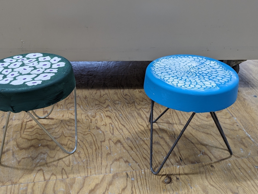 betonnen krukje/bijzettafeltje